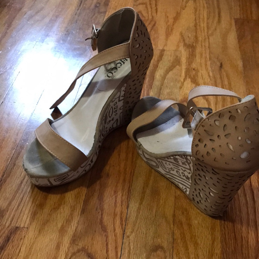 Tan and gold wedges